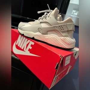 Women’s Nike Air Huarache Run Light Bone/Sail/Black Size 9